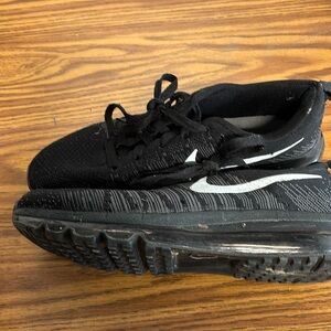 Nike Flyknit Max.   Like new.  Only worn a few times.  Make an offer